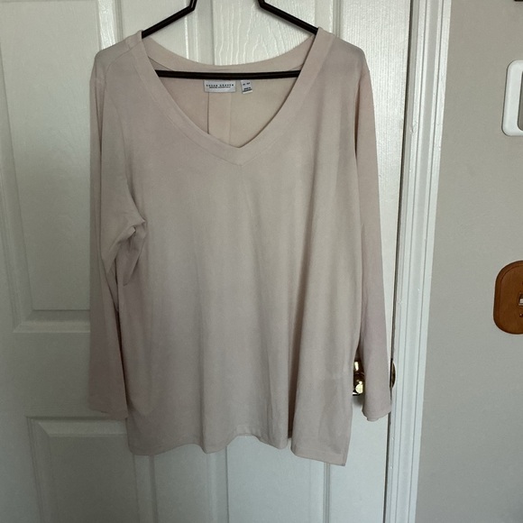 Susan Graver Tops - Susan Graver Cream V-Neck Tunic Top